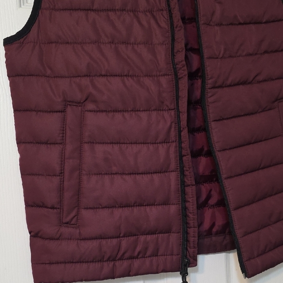 Aeropostale Men's Maroon Quilted Vest - Picture 2 of 11